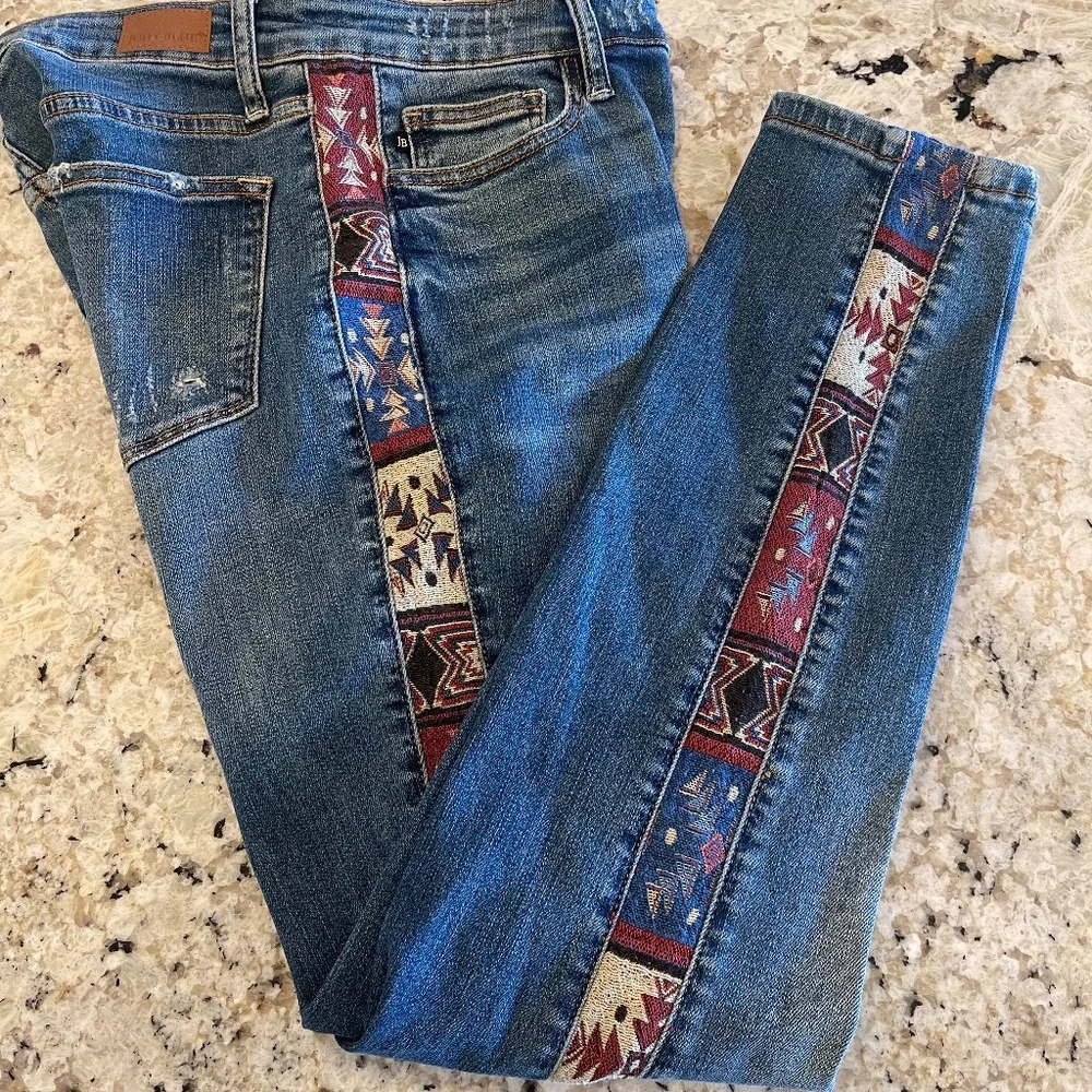 Judy Blue Relaxed Fit Jeans Women’s 9/29 Western Aztec Boho Southwest Embroidery - Picture 1 of 10